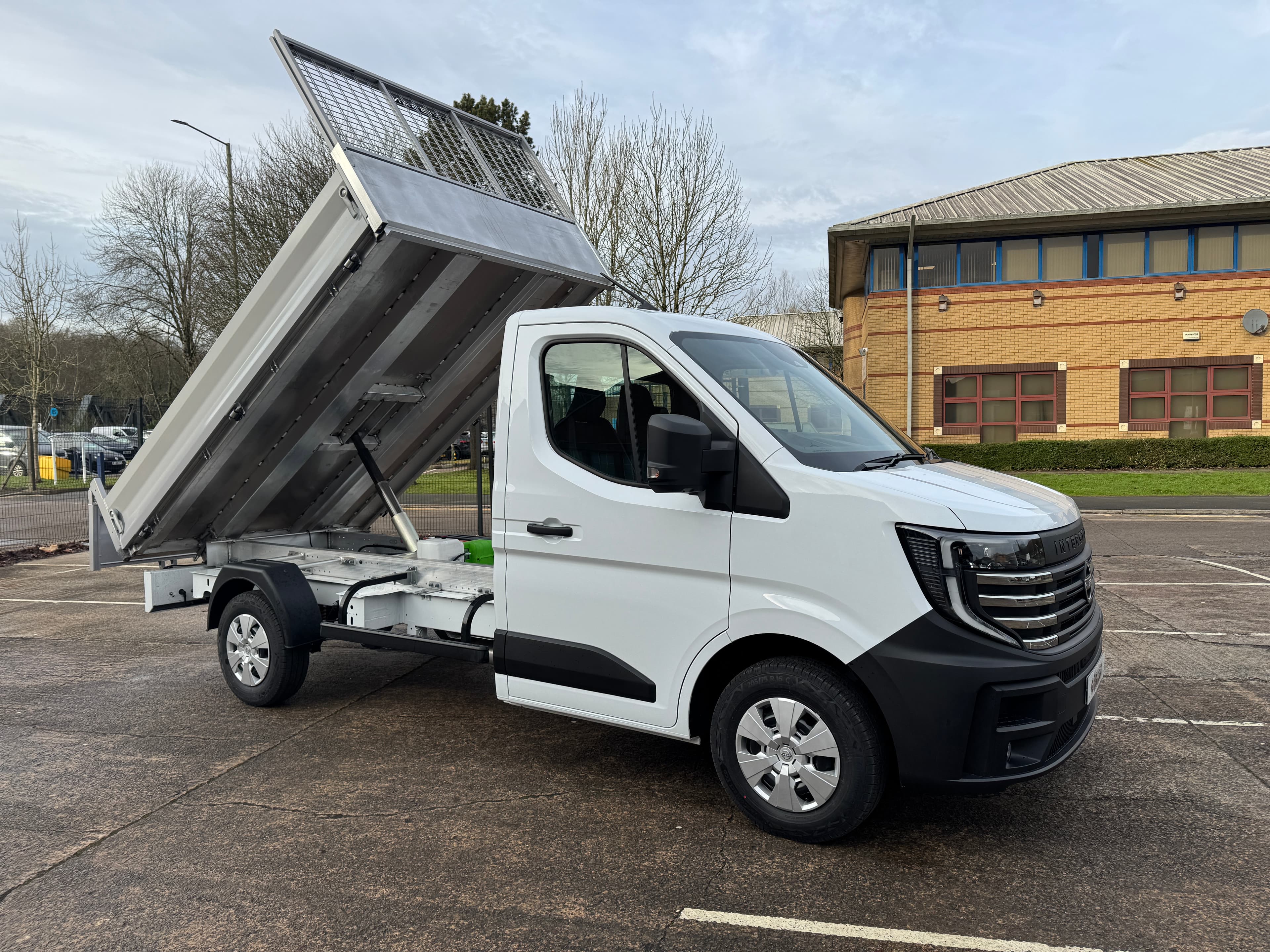 Nissan Tipper