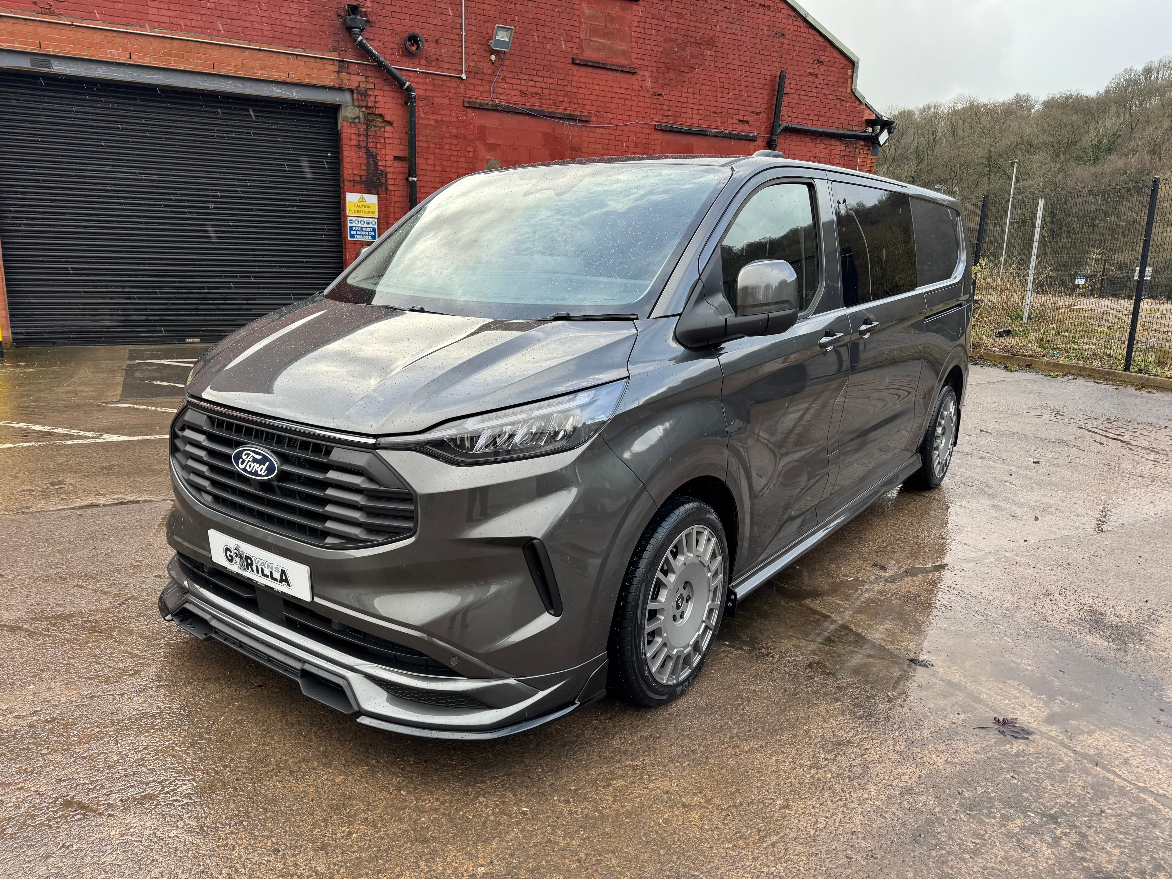 Ford Transit Custom Double Cab exterior – image 1