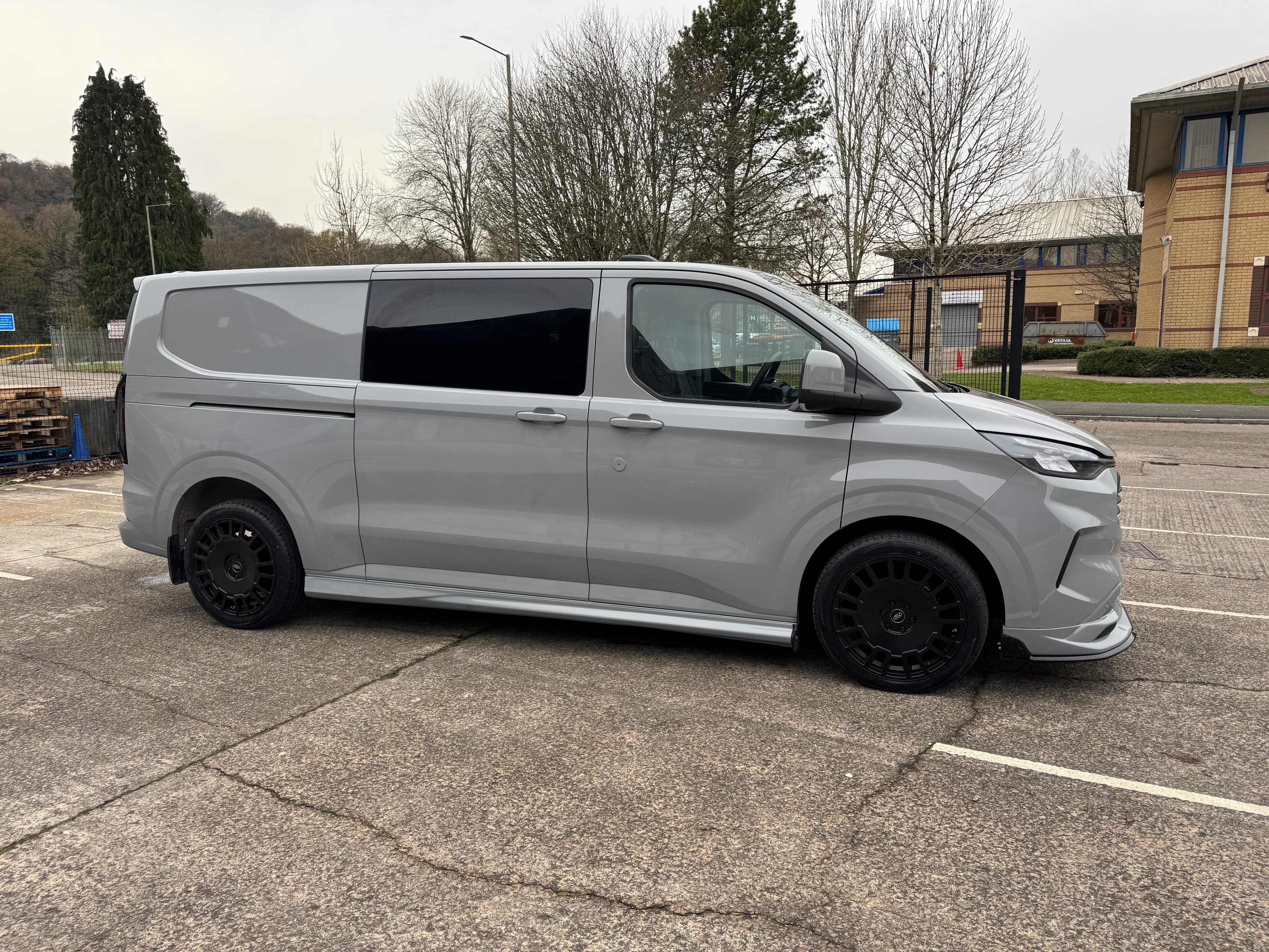 Ford Transit Custom Double Cab exterior – image 2
